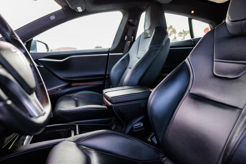 2016 Tesla Model S 90D