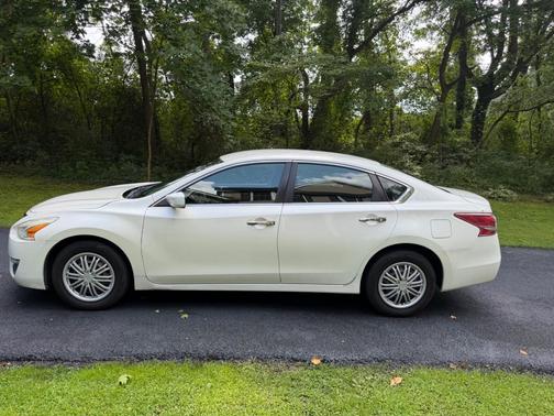 White 2013 Nissan Altima 2.5 S