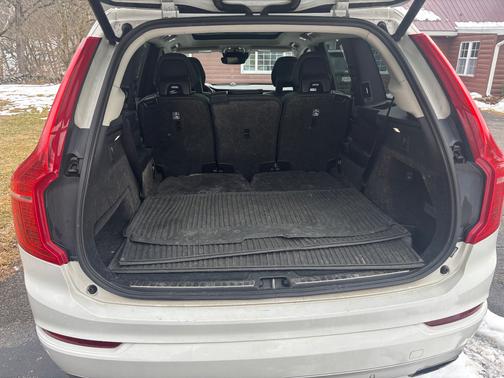 2017 Volvo XC90 T6 Momentum