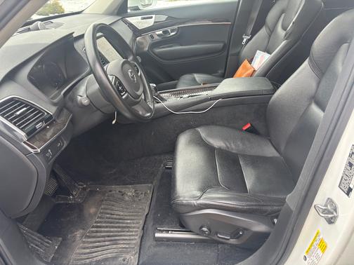 2017 Volvo XC90 T6 Momentum