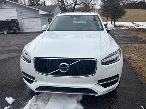 2017 Volvo XC90 T6 Momentum