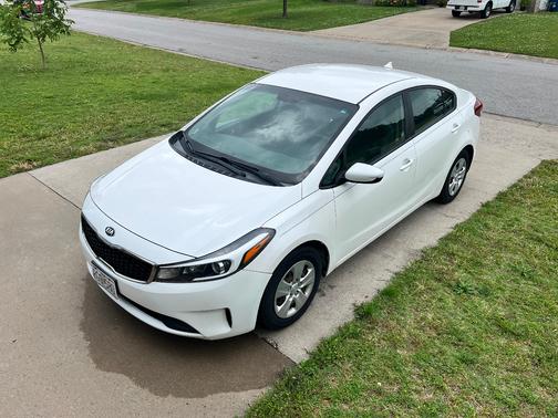 White 2017 Kia Forte LX