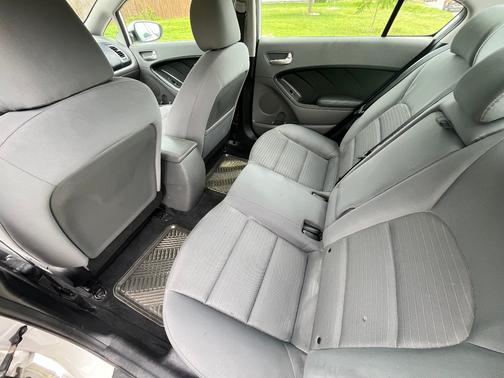 White 2017 Kia Forte LX