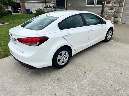 White 2017 Kia Forte LX