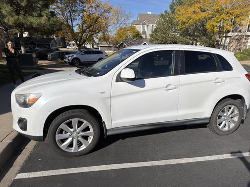 White 2013 Mitsubishi Outlander Sport ES