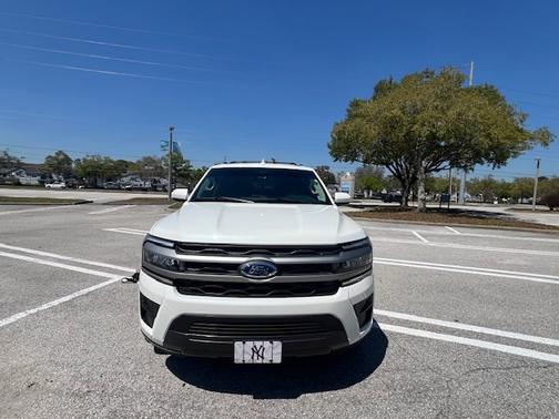 White 2024 Ford Expedition Max XLT