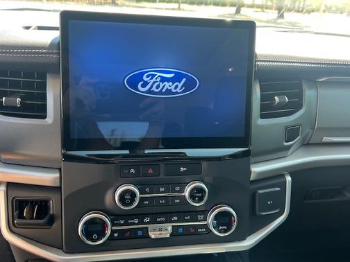 White 2024 Ford Expedition Max XLT