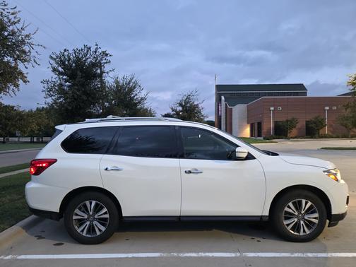 2019 Nissan Pathfinder SV