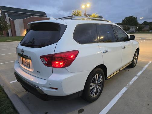 2019 Nissan Pathfinder SV