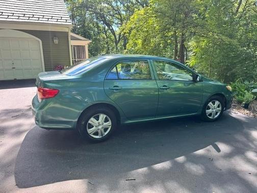 Green 2010 Toyota Corolla LE