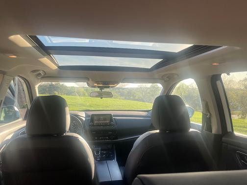 White 2021 Nissan Rogue SV