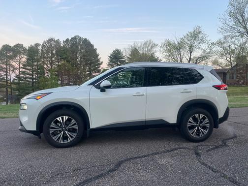 White 2021 Nissan Rogue SV