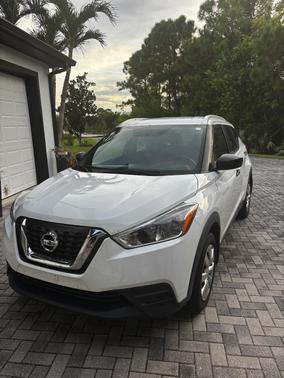 Yellow 2019 Nissan Kicks S