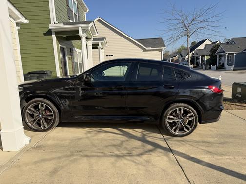Black 2021 BMW X4 M40i