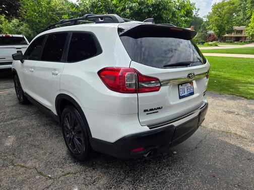 White 2022 Subaru Ascent Onyx Edition 7-Passenger