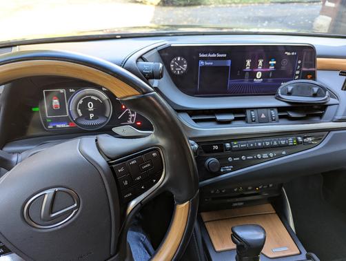 2020 Lexus ES 300h Luxury