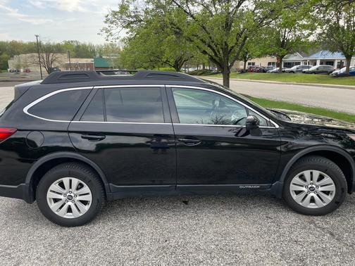 Black 2019 Subaru Outback 2.5i Premium