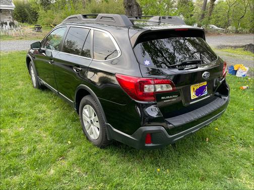 Black 2019 Subaru Outback 2.5i Premium