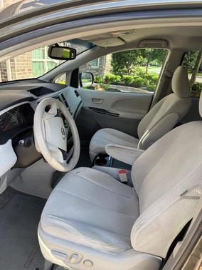 Green 2012 Toyota Sienna LE