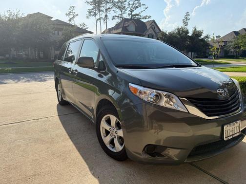 Green 2012 Toyota Sienna LE