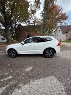 2022 Volvo XC60 B5 Momentum
