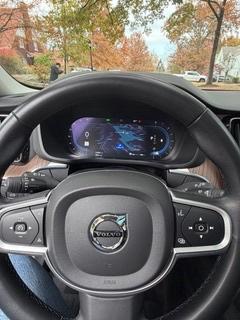 2022 Volvo XC60 B5 Momentum