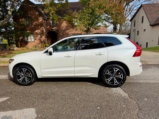 2022 Volvo XC60 B5 Momentum