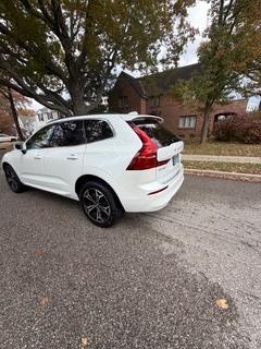 2022 Volvo XC60 B5 Momentum