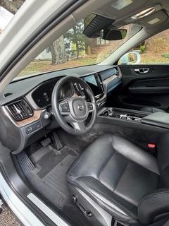 2022 Volvo XC60 B5 Momentum