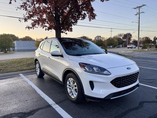 2020 Ford Escape SE