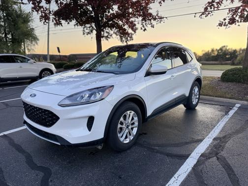 2020 Ford Escape SE