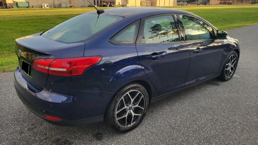 Photo 2 of 8 of 2017 Ford Focus SEL