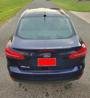 Photo 5 of 8 of 2017 Ford Focus SEL