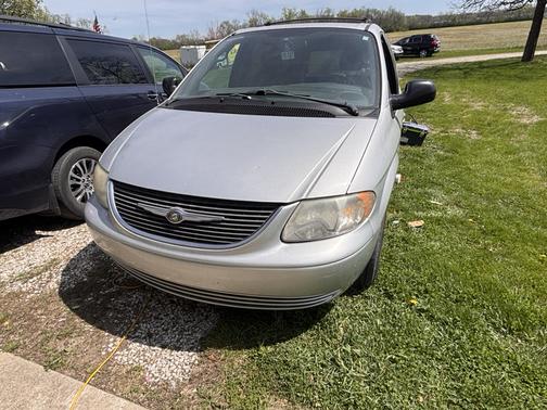2004 Chrysler Town & Country LX
