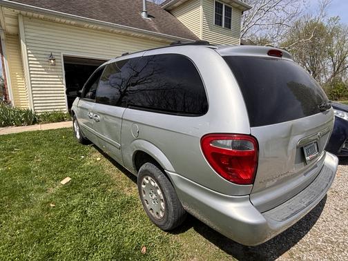 2004 Chrysler Town & Country LX