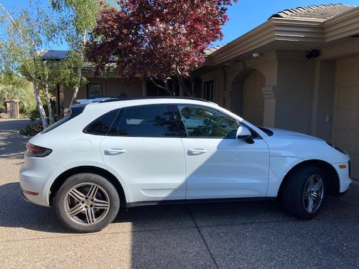 Photo 5 of 13 of 2019 Porsche Macan Base