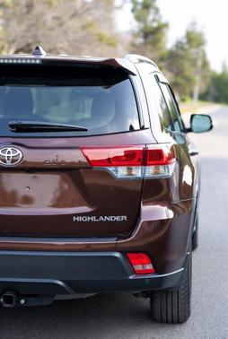 Red 2015 Toyota Highlander XLE