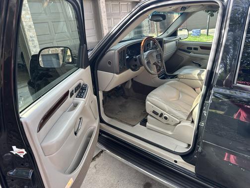 Black 2003 Cadillac Escalade Base
