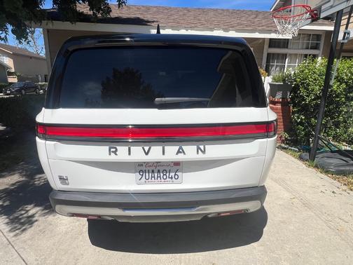 White 2025 Rivian R1S Adventure Performance Dual-Motor Max Pack