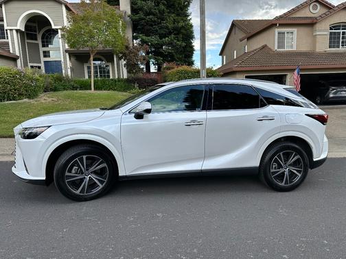 White 2023 Lexus RX 350h Premium