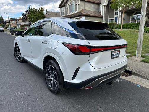 White 2023 Lexus RX 350h Premium