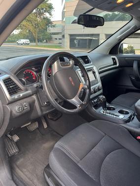 White 2015 GMC Acadia SLE-2