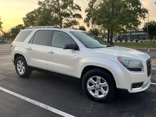 White 2015 GMC Acadia SLE-2