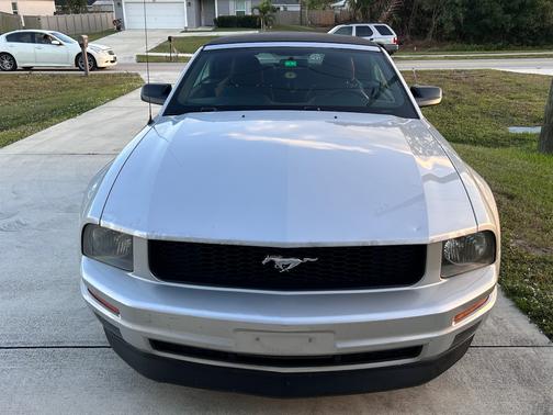 2007 Ford Mustang Deluxe