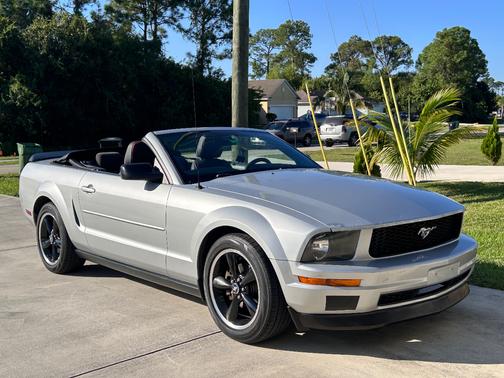 2007 Ford Mustang Deluxe