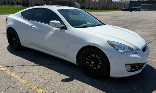 White 2011 Hyundai Genesis Coupe 3.8 Grand Touring