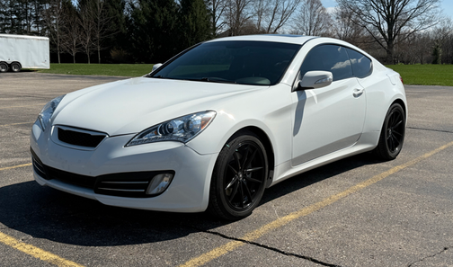 White 2011 Hyundai Genesis Coupe 3.8 Grand Touring