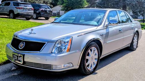 Silver 2007 Cadillac DTS Luxury