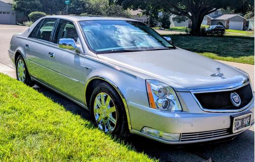 Silver 2007 Cadillac DTS Luxury