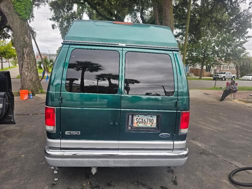 Green 1999 Ford E150 Base